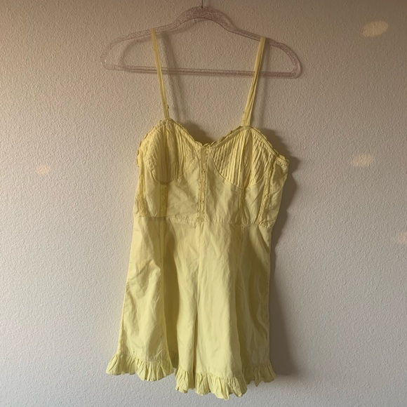 NWOT Urban Outfitters Yellow Romper - Picture 7 of 8